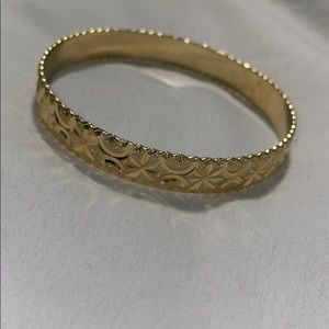 Beautiful gold bracelet, perfect for gift